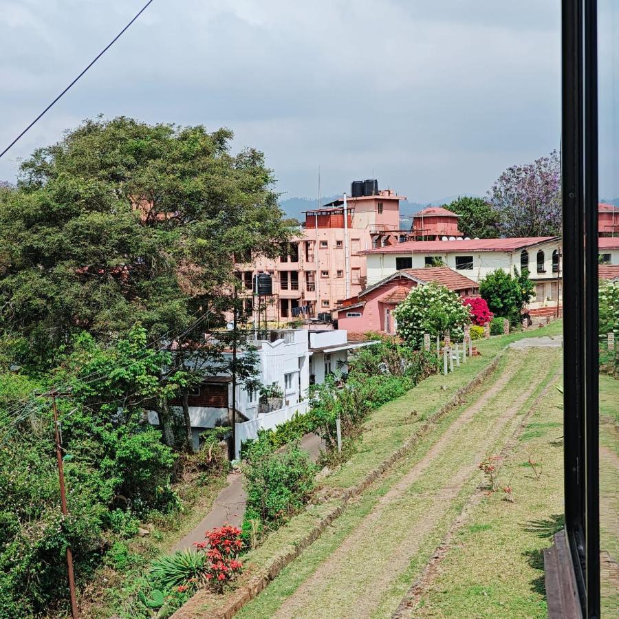 Camellia Heights 1&2 Acomodação com café da manhã Coonoor Exterior foto